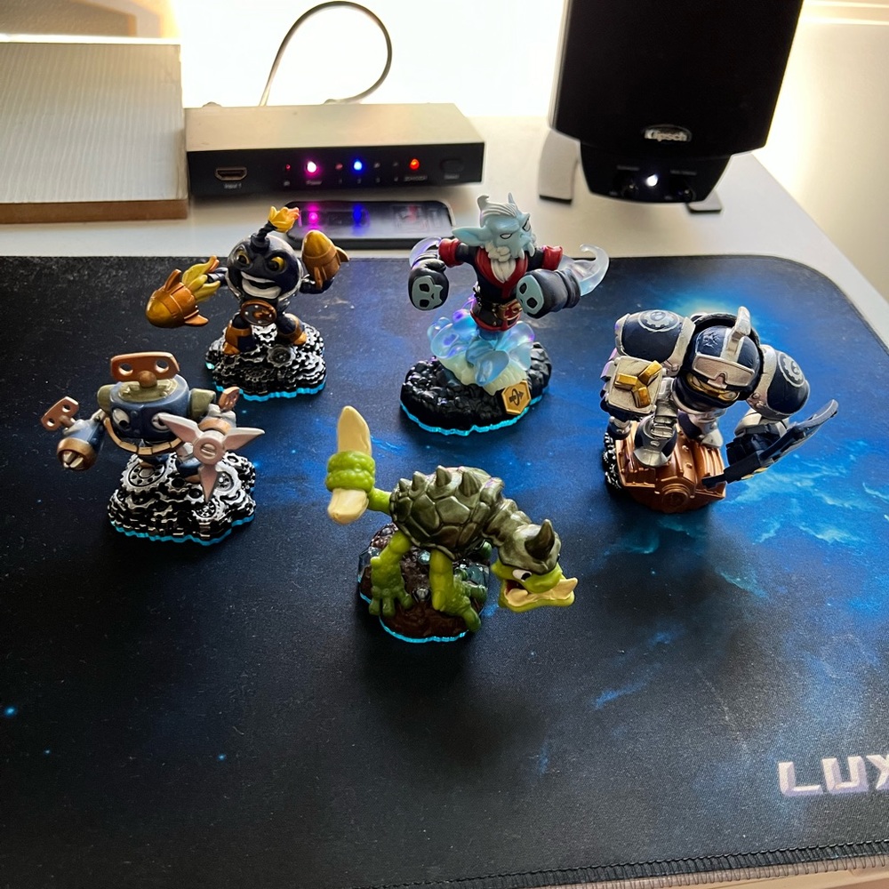 Skylanders Slobber tooth, Wind-up, Countdown, Light Volt, Night shift